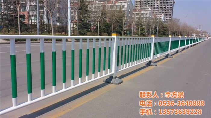 产品简介: 市政护栏是公路中间的防护栏,防止行人,车辆不守交通规则